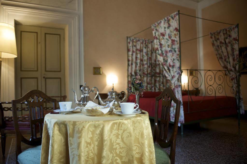 Bed and Breakfast Palazzo Tucci Residenza D'Epoca Лукка Экстерьер фото